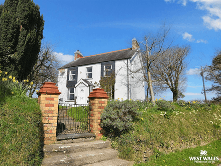 Charming Four Bedroom Detached House (SA63)